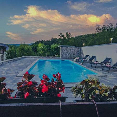 Holiday Home Emir Racic Екстериор снимка