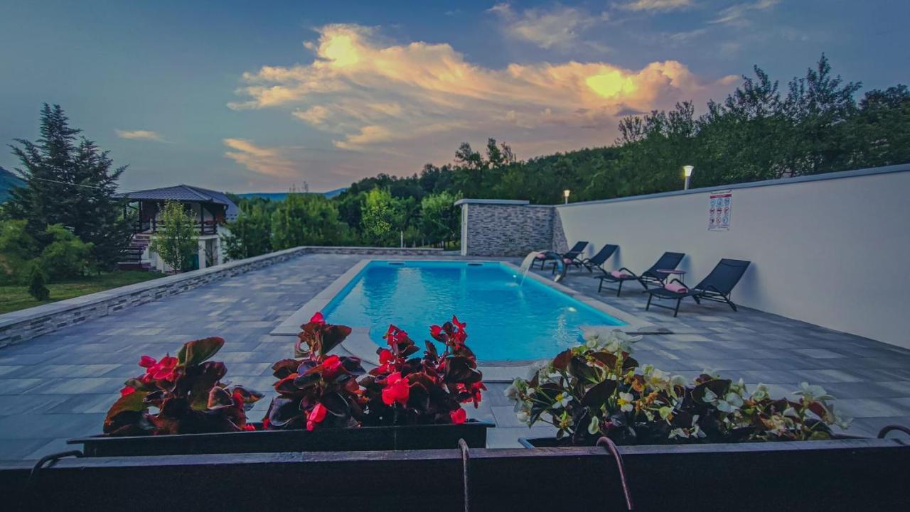 Holiday Home Emir Racic Екстериор снимка